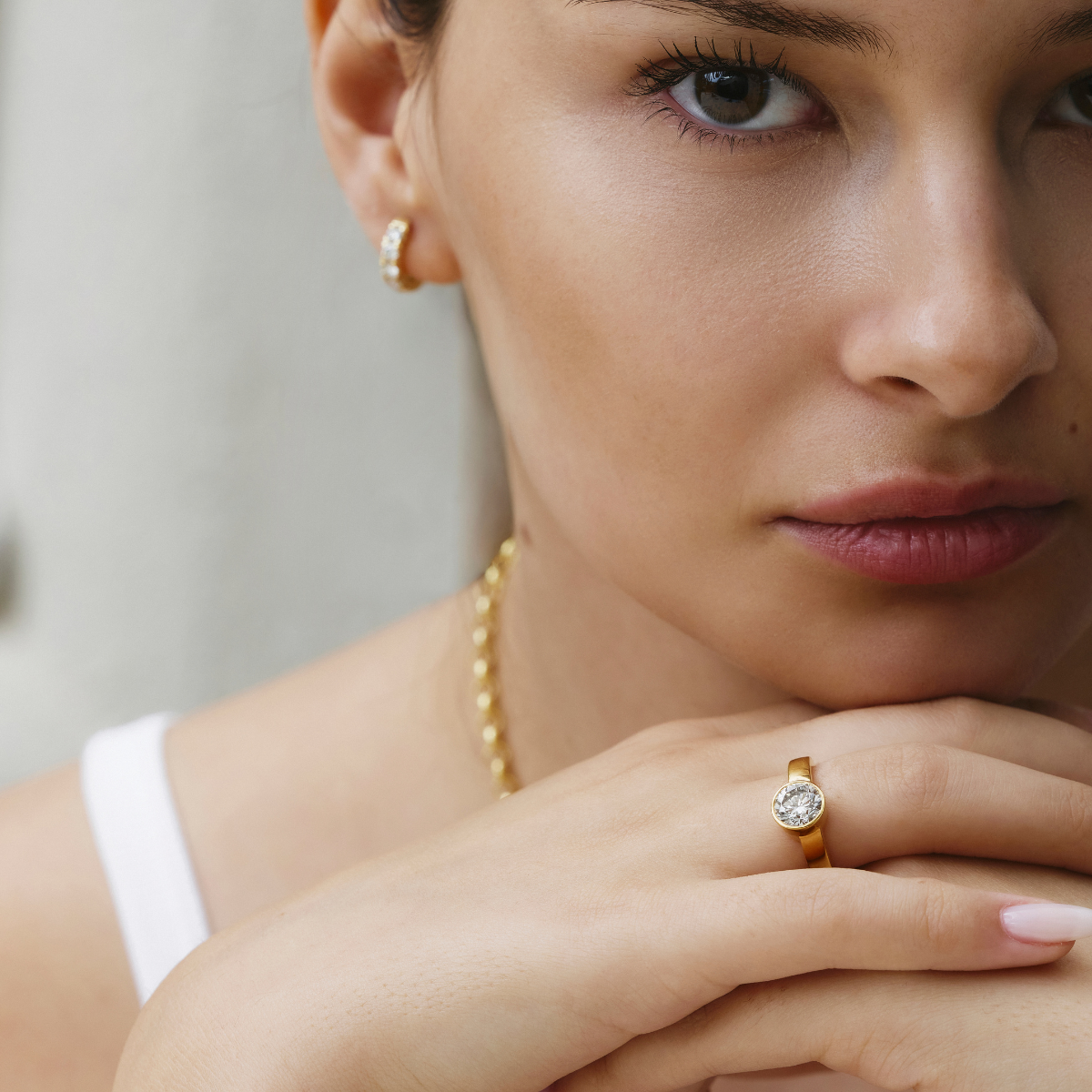 Calla Round Bezel Ring - Cassandra Mamone