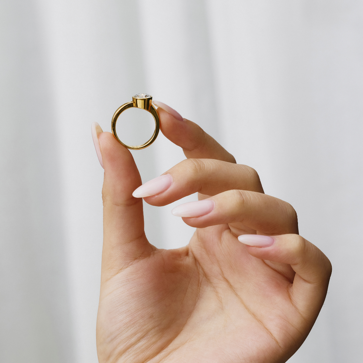 Calla Round Bezel Ring - Cassandra Mamone