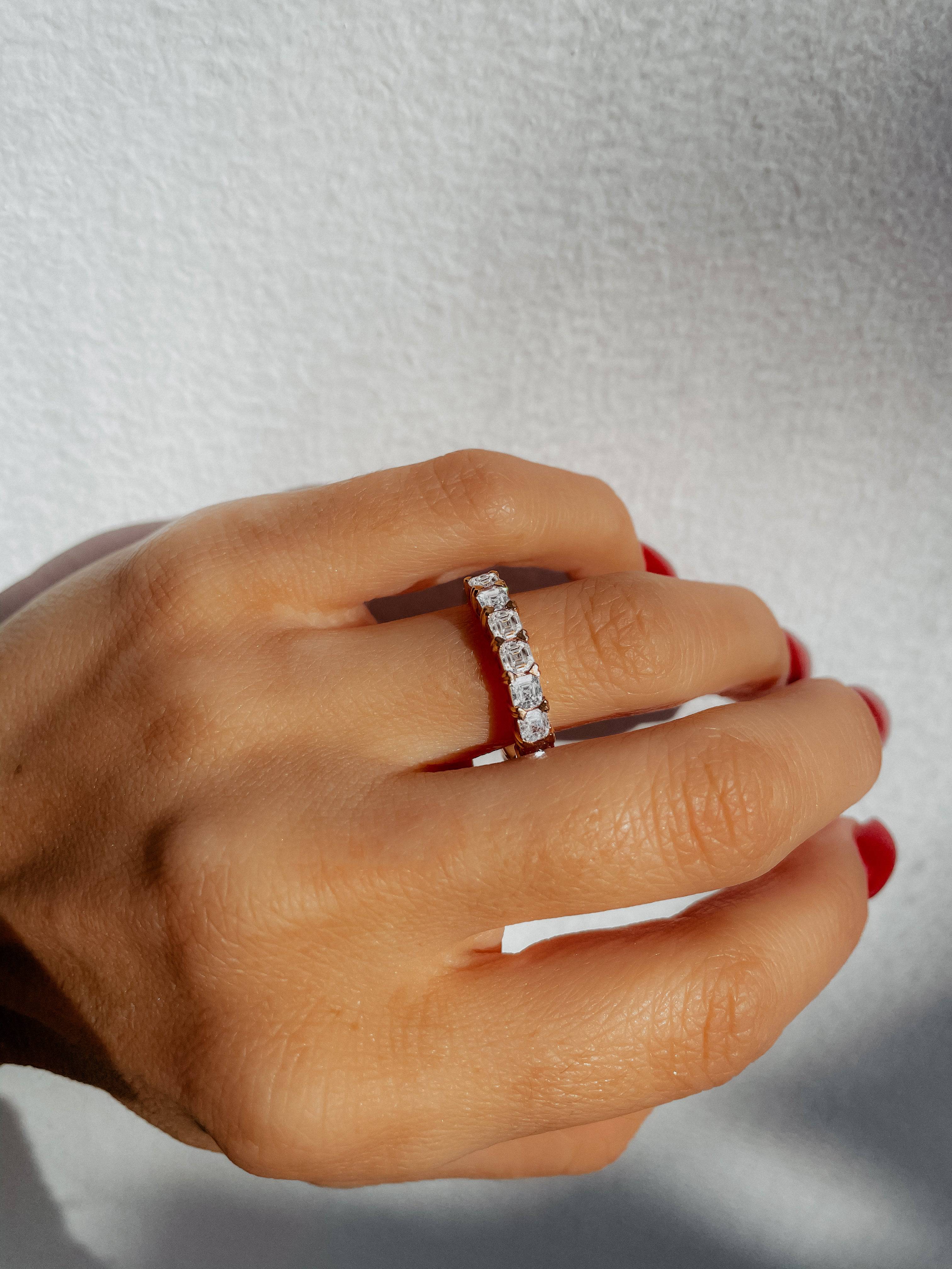 ASSCHER ETERNITY BAND