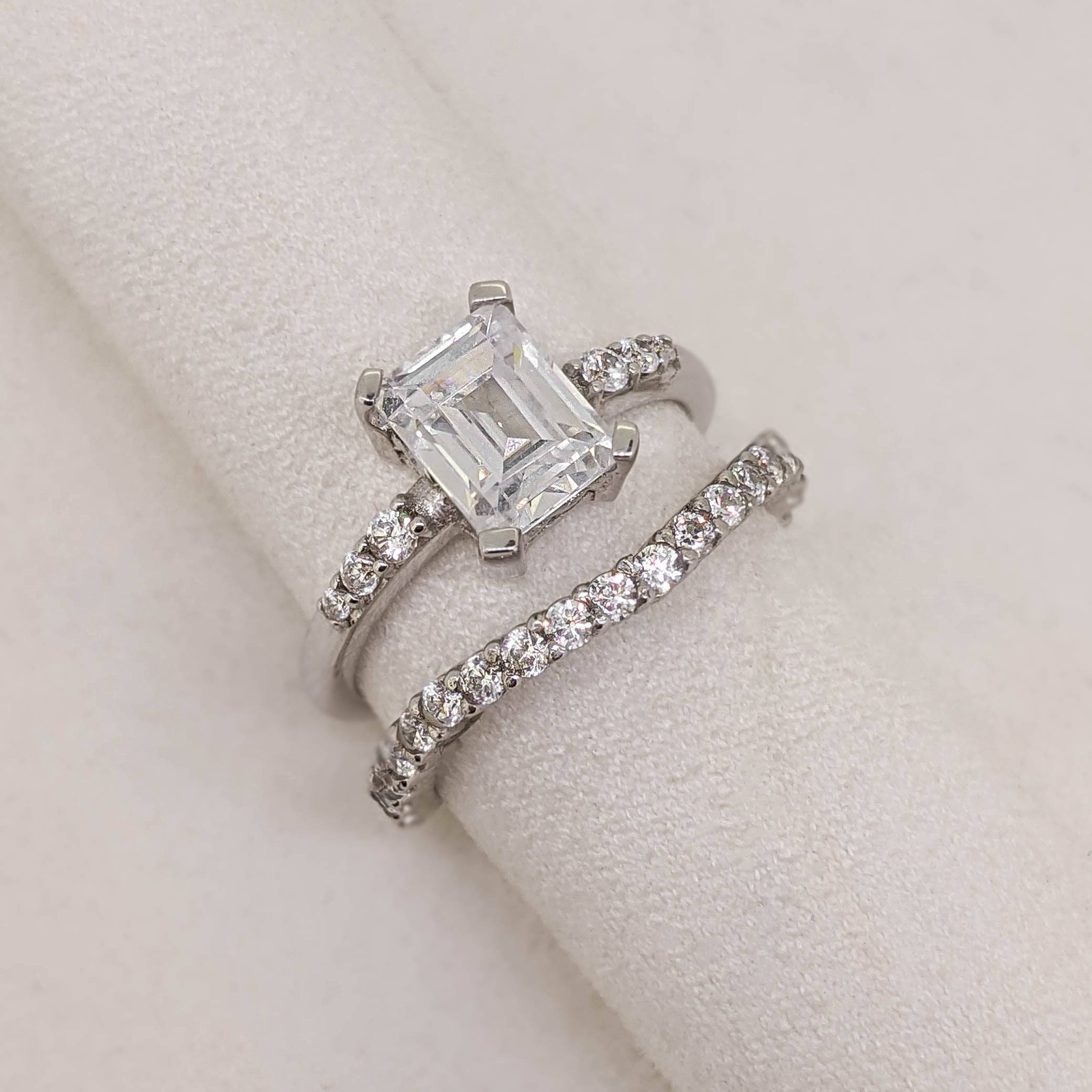 Infinita Engagement Ring