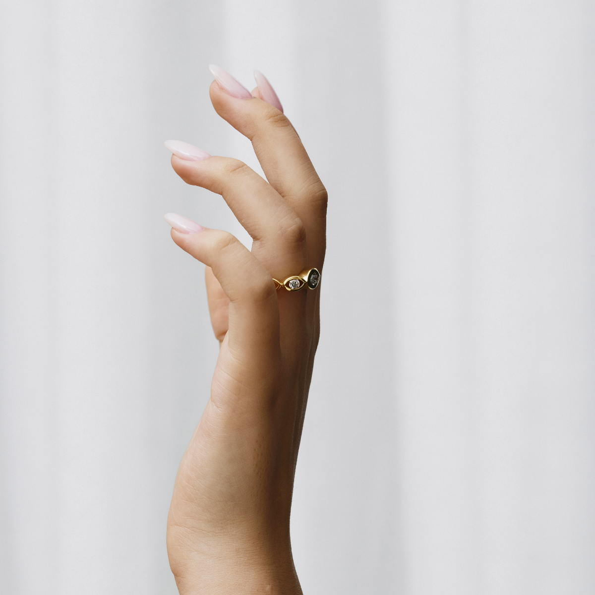 Eterna Ring - Cassandra Mamone