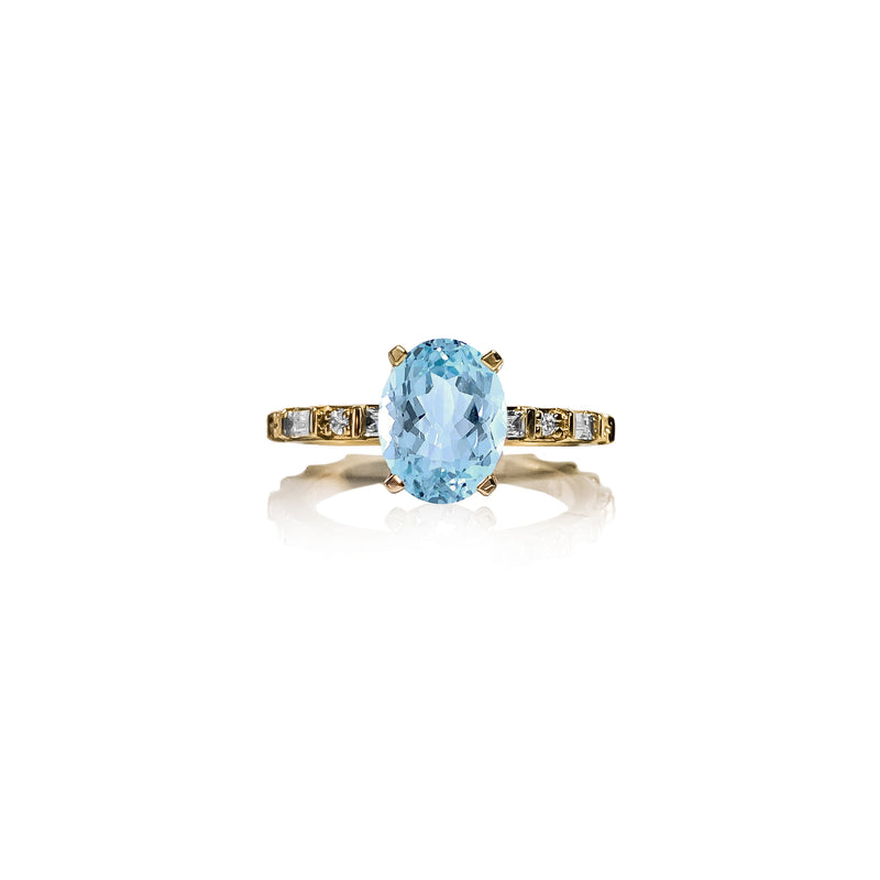 Aquamarine Oval Baguette Ring in 18 carat Yellow Gold