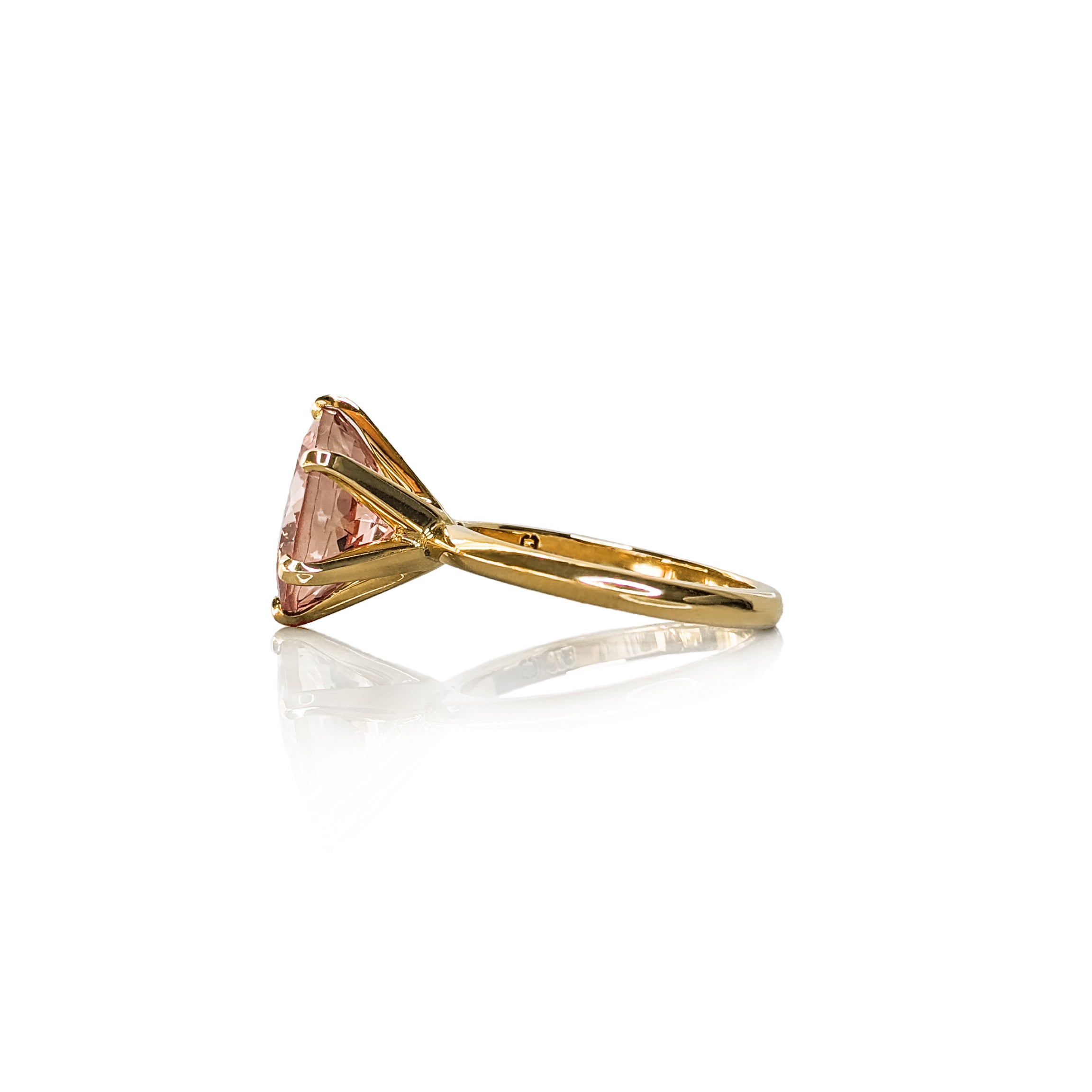 Morganite Gigi Round Brilliant Ring