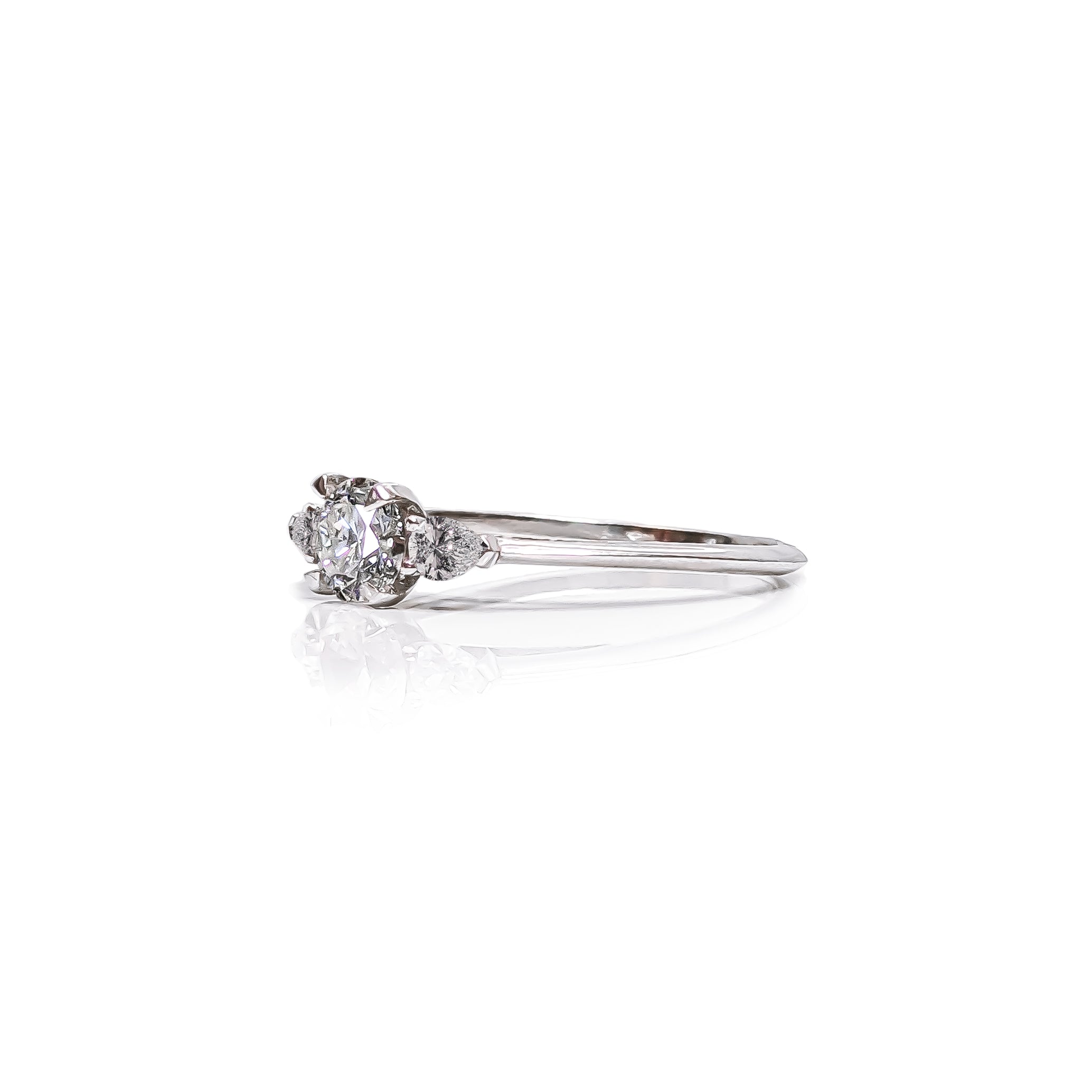 Round Diamond Engagement Ring